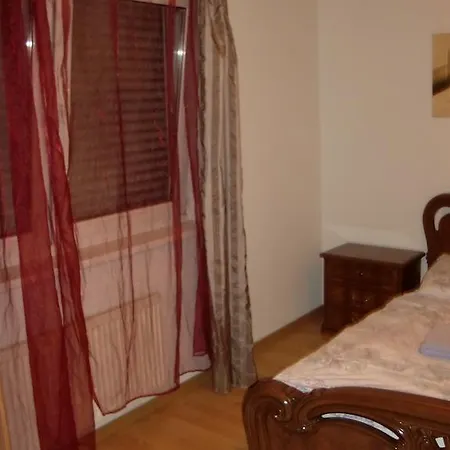 Apartment Monteurwohnung Im Zentrum Lierenfeld